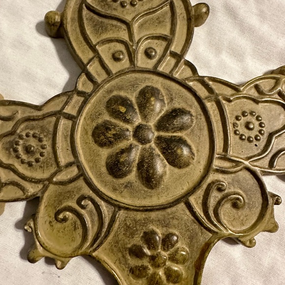 Cross wall hanging - Picture 2 of 4